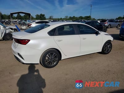 Trzecie zdjęcie samochodu z tyłu: 2023 KIA FORTE LXS VIN:3KPF24AD3PE583419 - miniatura
