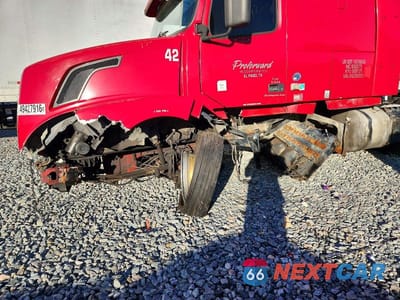 Zdjęcie 9 z 10 samochodu: 2010 VOLVO VNL SEMI TRUCK VIN:4V4NC9TG7AN288263 - miniatura