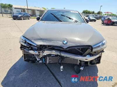 Piąte zdjęcie samochodu w środku: 2021 BMW 530E VIN:WBA13AG01MCG44232 - miniatura