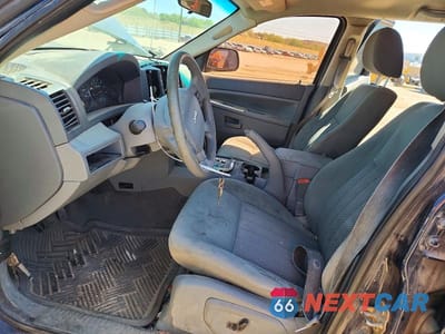 Zdjęcie 7 z 12 samochodu: 2005 JEEP GRAND CHEROKEE LAREDO VIN:1J4GR48K25C718084 - miniatura