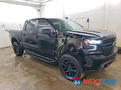 Czwarte zdjęcie samochodu z boku: 2021 CHEVROLET SILVERADO K1500 LT TRAIL BOSS VIN:3GCPYFED1MG445399 - miniatura