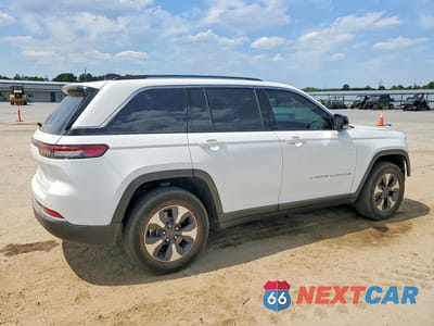 Trzecie zdjęcie samochodu z tyłu: 2023 JEEP GRAND CHEROKEE LIMITED 4XE VIN:1C4RJYB65PC624342 - miniatura