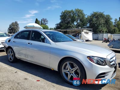 Czwarte zdjęcie samochodu z boku: 2020 MERCEDES-BENZ E 350 VIN:WDDZF8DB5LA742642 - miniatura