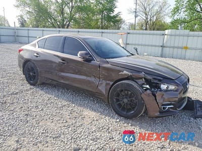Czwarte zdjęcie samochodu z boku: 2014 INFINITI Q50 PREMIUM VIN:JN1BV7AR3EM693875 - miniatura