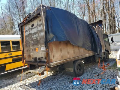 Trzecie zdjęcie samochodu z tyłu: 2017 CHEVROLET 5500XD BOX TRUCK VIN:JALEEW16XH7301597 - miniatura