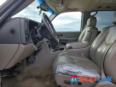 Zdjęcie 7 z 12 samochodu: 2005 CHEVROLET SUBURBAN C1500 VIN:1GNEC16Z65R152383 - miniatura
