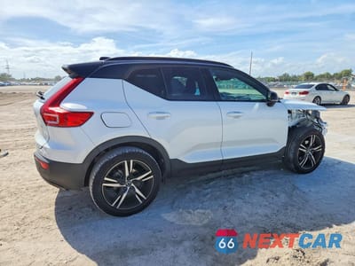 Trzecie zdjęcie samochodu z tyłu: 2021 VOLVO XC40 T4 R-DESIGN VIN:YV4AC2HM4M2491372 - miniatura