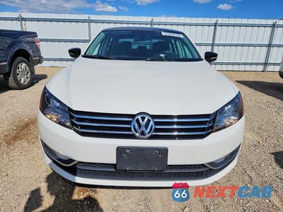 Piąte zdjęcie samochodu w środku: 2015 VOLKSWAGEN PASSAT SE VIN:1VWBS7A38FC096761 - miniatura