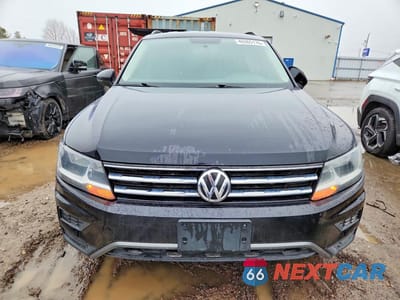 Piąte zdjęcie samochodu w środku: 2019 VOLKSWAGEN TIGUAN TRENDLINE 2.0 TSI 4DR AWD VIN:3VV0B7AX7KM013988 - miniatura