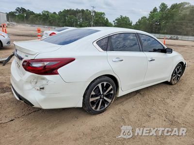 Trzecie zdjęcie samochodu z tyłu: 2018 NISSAN ALTIMA 2.5 SR VIN:1N4AL3AP9JC275168 - miniatura