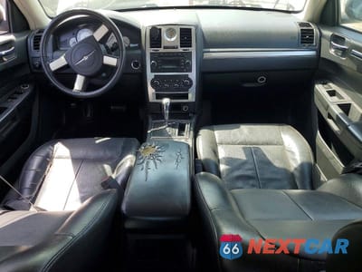 Zdjęcie 8 z 11 samochodu: 2010 CHRYSLER 300 TOURING VIN:2C3CA5CV5AH307146 - miniatura