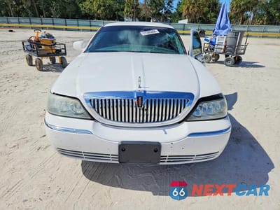 Piąte zdjęcie samochodu w środku: 2008 LINCOLN TOWN CAR SIGNATURE LIMITED VIN:2LNHM82W78X654252 - miniatura