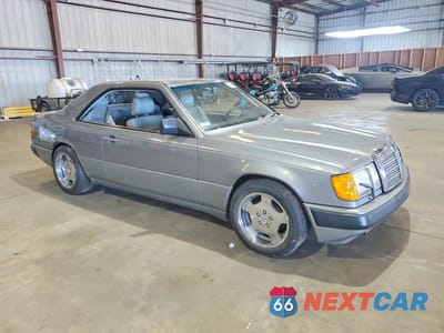 Czwarte zdjęcie samochodu z boku: 1988 MERCEDES-BENZ 300 CE VIN:WDBEA50D8JA703536 - miniatura