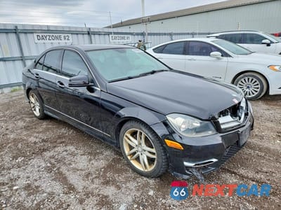 Czwarte zdjęcie samochodu z boku: 2012 MERCEDES-BENZ C 250 4MATIC VIN:WDDGF8FB7CA689348 - miniatura