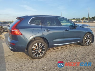 Trzecie zdjęcie samochodu z tyłu: 2023 VOLVO XC60 PLUS VIN:YV4L12RE0P1391480 - miniatura