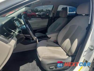 Zdjęcie 7 z 12 samochodu: 2019 HYUNDAI SONATA SEL VIN:5NPE34AF3KH771047 - miniatura