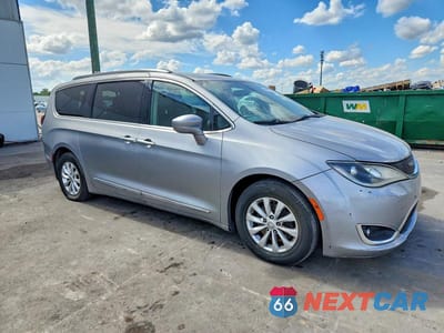 Czwarte zdjęcie samochodu z boku: 2018 CHRYSLER PACIFICA TOURING L VIN:2C4RC1BGXJR112200 - miniatura