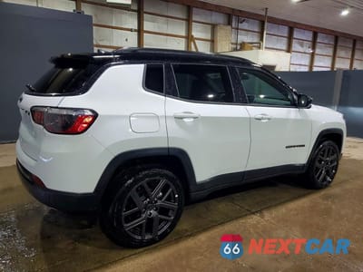 Trzecie zdjęcie samochodu z tyłu: 2026 JEEP COMPASS LIMITED VIN:3C4NJDCN5TT215690 - miniatura