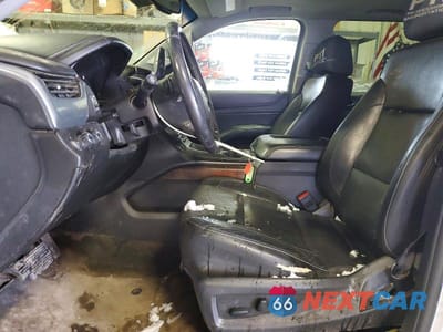 Zdjęcie 7 z 13 samochodu: 2018 CHEVROLET SUBURBAN K1500 LT VIN:1GNSKHKC8JR386647 - miniatura