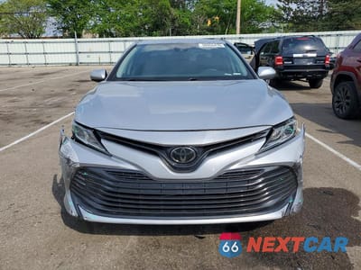 Piąte zdjęcie samochodu w środku: 2019 TOYOTA CAMRY LE VIN:4T1B11HK2KU270243 - miniatura