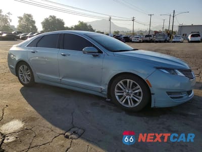 Czwarte zdjęcie samochodu z boku: 2014 LINCOLN MKZ HYBRID VIN:3LN6L2LU5ER805765 - miniatura