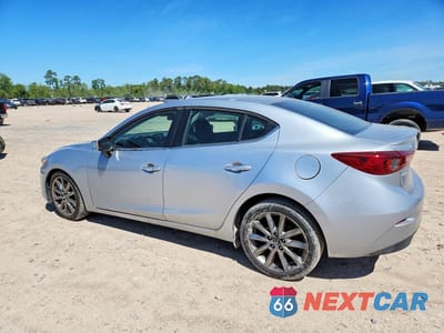 Drugie zdjęcie samochodu z przodu: 2018 MAZDA 3 TOURING VIN:3MZBN1V30JM254645 - miniatura