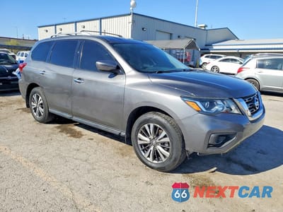 Czwarte zdjęcie samochodu z boku: 2018 NISSAN PATHFINDER S VIN:5N1DR2MM2JC662450 - miniatura