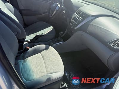 Piąte zdjęcie samochodu w środku: 2015 HYUNDAI ACCENT GLS VIN:KMHCT4AE3FU922202 - miniatura
