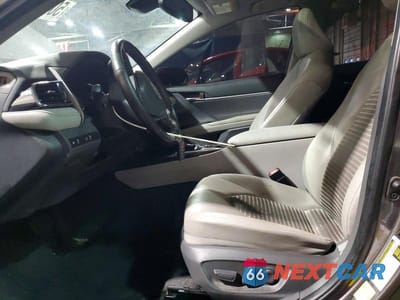Zdjęcie 7 z 13 samochodu: 2020 TOYOTA CAMRY HYBRID SE VIN:4T1J31AK7LU012267 - miniatura