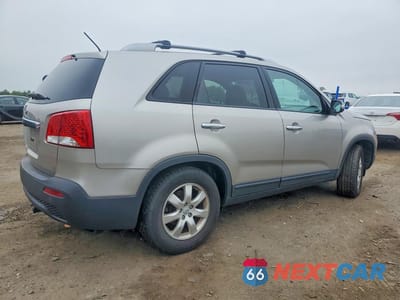 Trzecie zdjęcie samochodu z tyłu: 2013 KIA SORENTO LX VIN:5XYKT3A64DG364927 - miniatura
