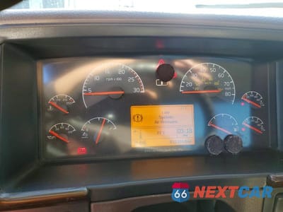 Zdjęcie 8 z 10 samochodu: 2014 VOLVO VNL SEMI TRUCK VIN:4V4NC9EG9EN169259 - miniatura