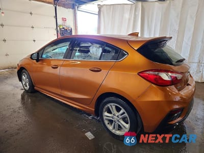 Drugie zdjęcie samochodu z przodu: 2017 CHEVROLET CRUZE LT VIN:3G1BE6SM7HS575089 - miniatura