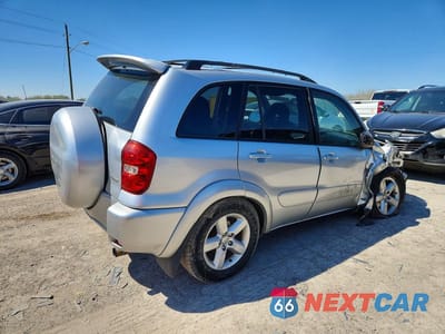 Trzecie zdjęcie samochodu z tyłu: 2004 TOYOTA RAV4 BASE VIN:JTEHD20V246022093 - miniatura