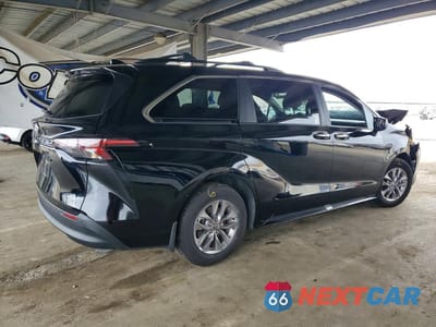 Trzecie zdjęcie samochodu z tyłu: 2025 TOYOTA SIENNA XLE 8-PASSENGER VIN:5TDYRKEC7SS274447 - miniatura