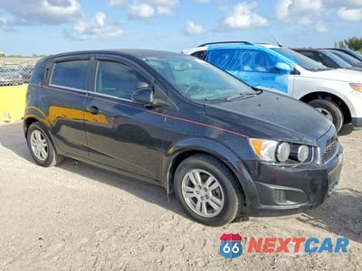 Czwarte zdjęcie samochodu z boku: 2015 CHEVROLET SONIC LT VIN:1G1JC6SH5F4147569 - miniatura