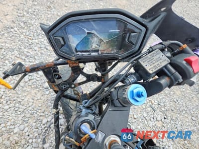 Zdjęcie 14 z 20 samochodu: 2015 HONDA CBR500 R VIN:MLHPC4469F5200945 - miniatura