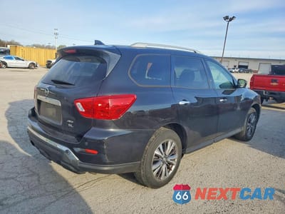 Trzecie zdjęcie samochodu z tyłu: 2019 NISSAN PATHFINDER SL VIN:5N1DR2MM0KC607027 - miniatura