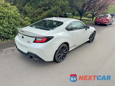 Czwarte zdjęcie samochodu z boku: 2023 TOYOTA GR 86 PREMIUM VIN:JF1ZNBE17P9753932 - miniatura