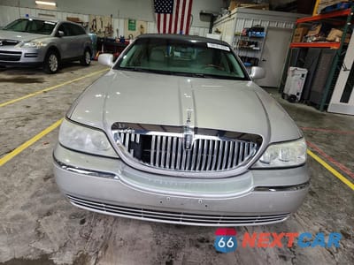 Piąte zdjęcie samochodu w środku: 2009 LINCOLN TOWN CAR SIGNATURE LIMITED VIN:2LNHM82V99X635968 - miniatura