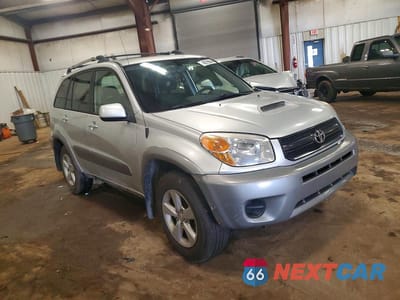 Czwarte zdjęcie samochodu z boku: 2004 TOYOTA RAV4 BASE VIN:JTEHD20V340026155 - miniatura