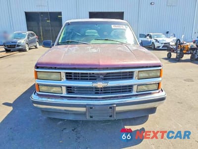 Piąte zdjęcie samochodu w środku: 1996 CHEVROLET SUBURBAN C1500 VIN:1GNEC16R7TJ348781 - miniatura
