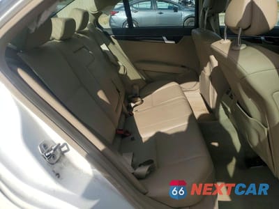 Zdjęcie 10 z 12 samochodu: 2014 MERCEDES-BENZ C 250 VIN:WDDGF4HB5EG196001 - miniatura