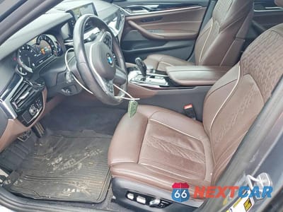 Zdjęcie 7 z 12 samochodu: 2018 BMW M550XI VIN:WBAJB9C58JB035026 - miniatura