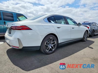Trzecie zdjęcie samochodu z tyłu: 2024 BMW I5 EDRIVE 40 VIN:WBY33FK00RCR94177 - miniatura