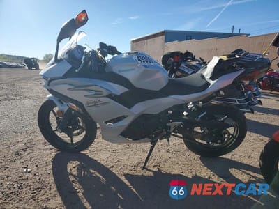 Trzecie zdjęcie samochodu z tyłu: 2025 KAWASAKI EX500 H VIN:ML5EXGH1XSDA62103 - miniatura