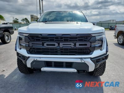 Piąte zdjęcie samochodu w środku: 2025 FORD F150 RAPTOR VIN:1FTFW1RG0SFB71474 - miniatura