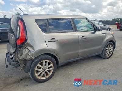 Trzecie zdjęcie samochodu z tyłu: 2018 KIA SOUL + VIN:KNDJP3A56J7612949 - miniatura