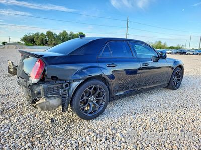 Trzecie zdjęcie samochodu z tyłu: 2019 CHRYSLER 300 S VIN:2C3CCABG9KH537831 - miniatura