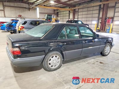 Trzecie zdjęcie samochodu z tyłu: 1994 MERCEDES-BENZ E 320 VIN:WDBEA32E9RC065145 - miniatura