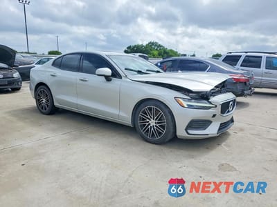 Czwarte zdjęcie samochodu z boku: 2019 VOLVO S60 T6 MOMENTUM VIN:7JRA22TK7KG003545 - miniatura